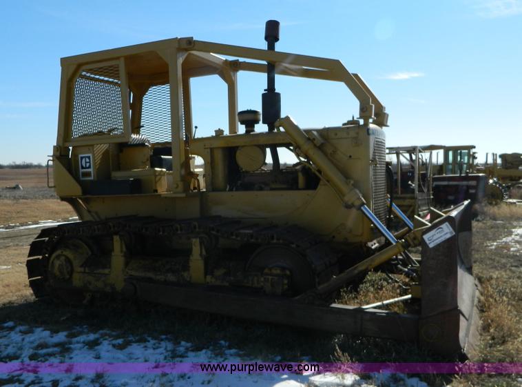 image for item H2335 1969 Caterpillar D6C dozer