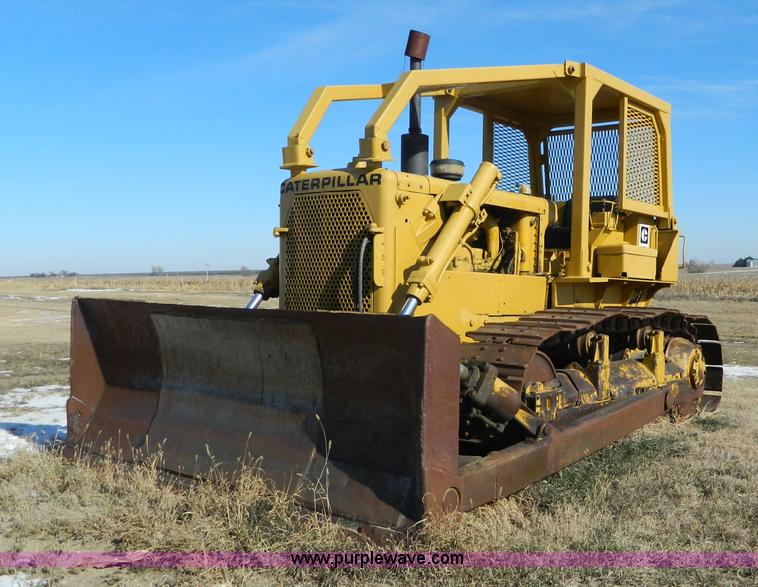 image for item H2335 1969 Caterpillar D6C dozer