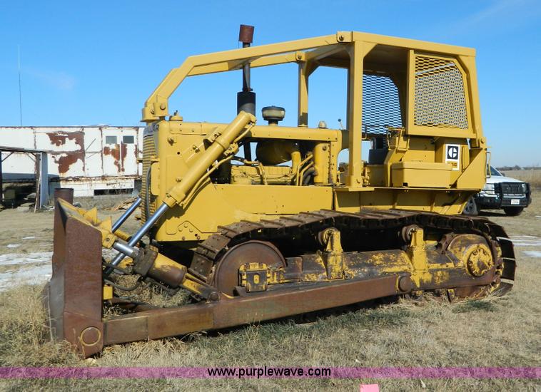 image for item H2335 1969 Caterpillar D6C dozer