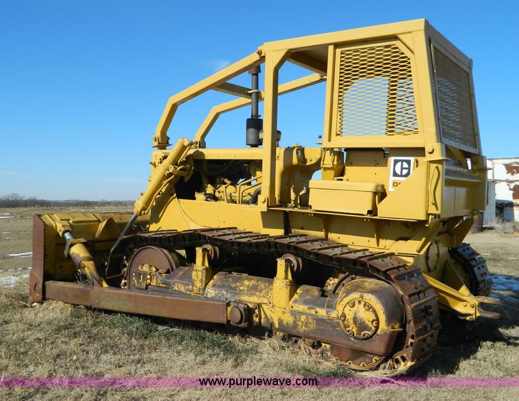 image for item H2335 1969 Caterpillar D6C dozer