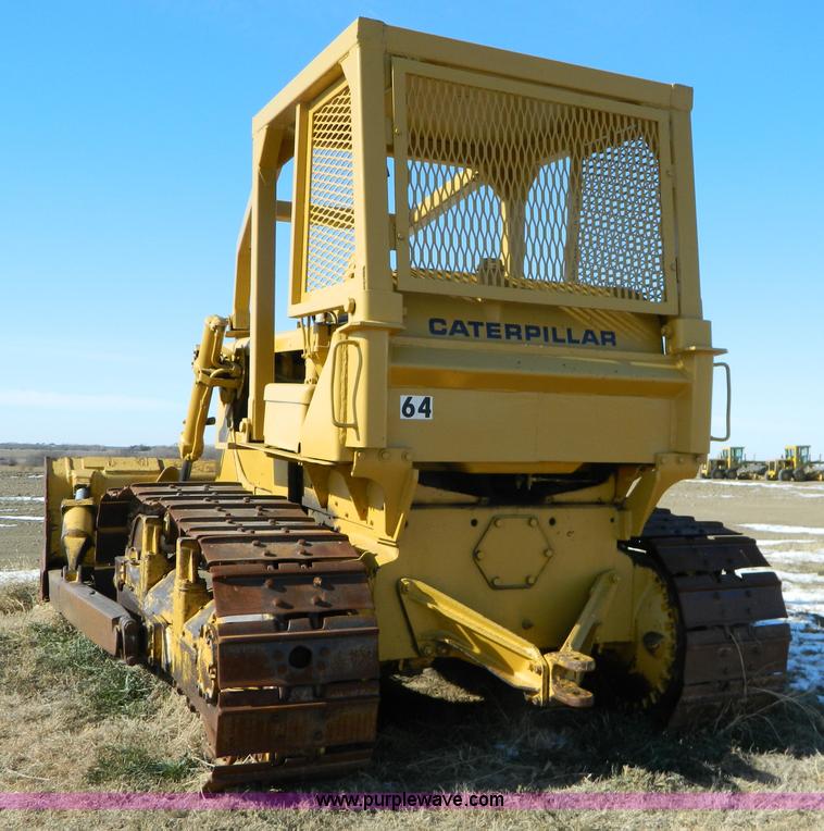 image for item H2335 1969 Caterpillar D6C dozer