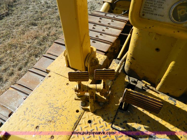 image for item H2335 1969 Caterpillar D6C dozer