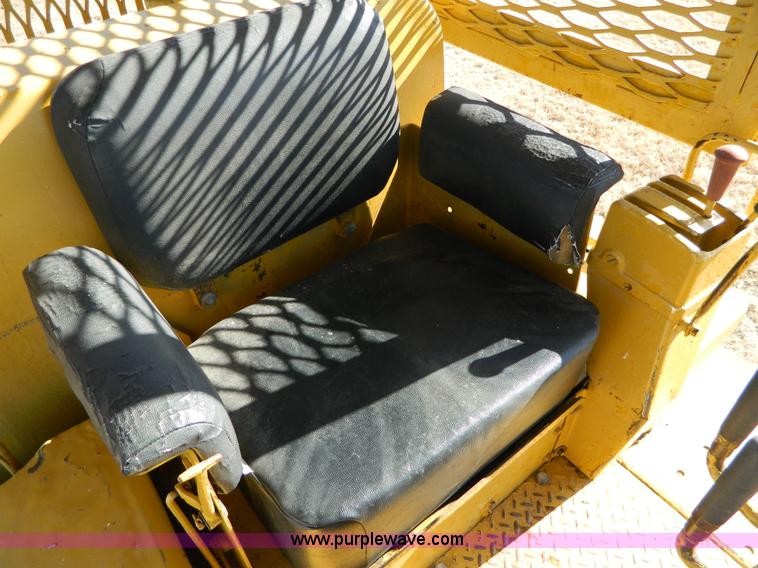 image for item H2335 1969 Caterpillar D6C dozer