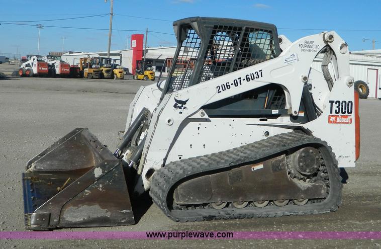 image for item H2339 2006 Bobcat T300 tracked skid steer