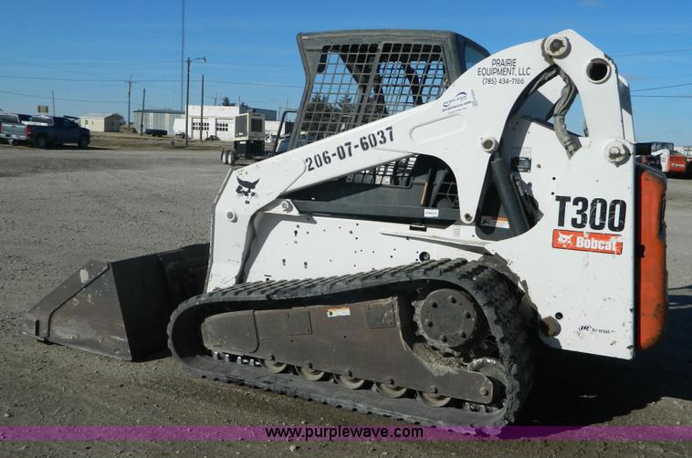 image for item H2339 2006 Bobcat T300 tracked skid steer
