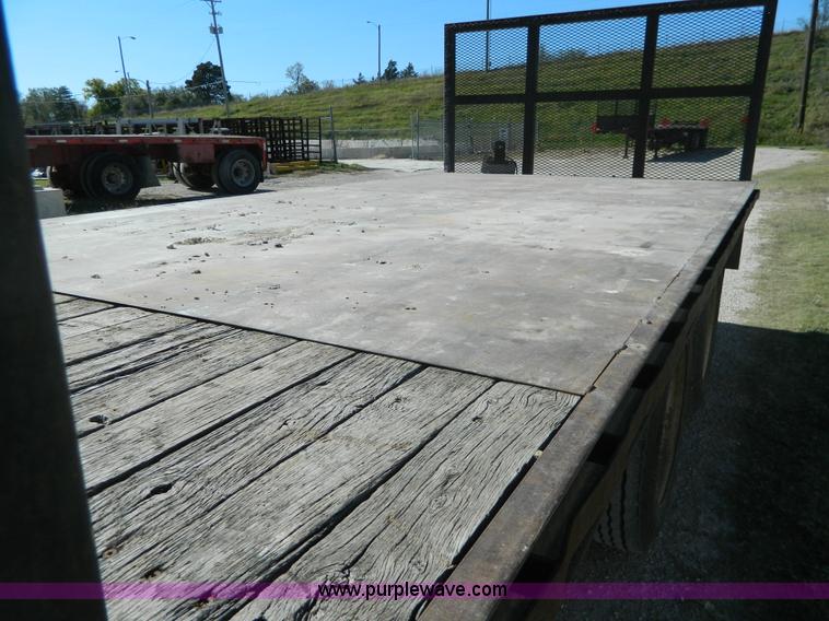 image for item H2352 1999 Neville pup trailer