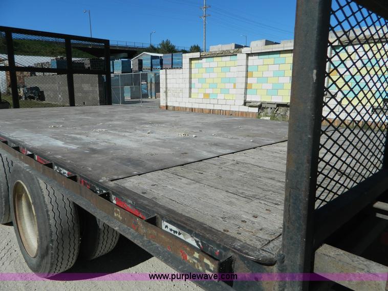 image for item H2352 1999 Neville pup trailer