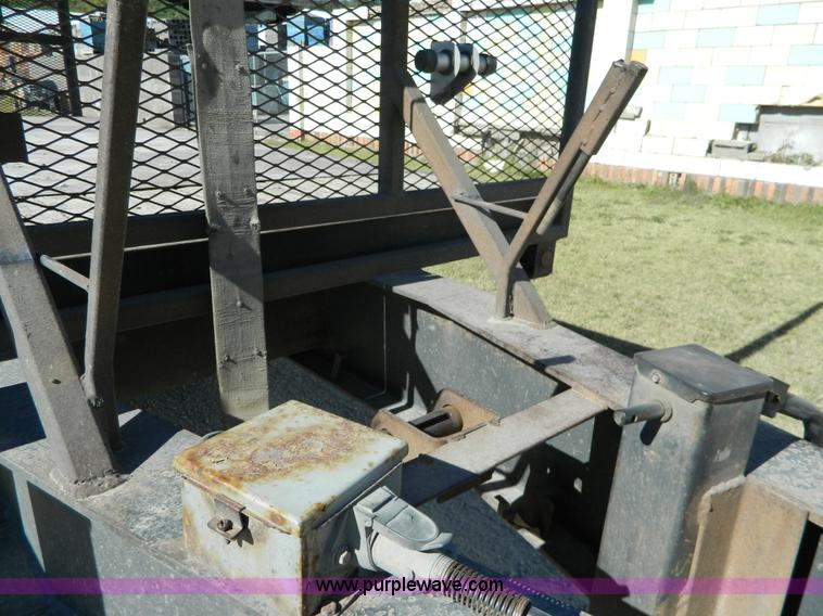 image for item H2352 1999 Neville pup trailer