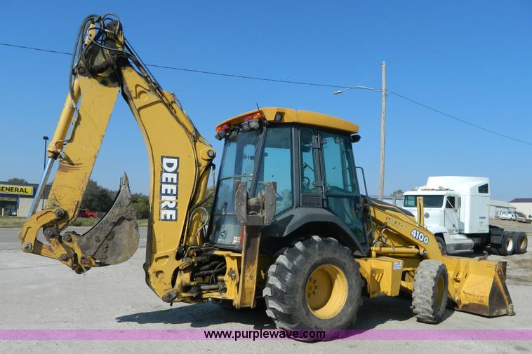 image for item H2358 2002 John Deere 410G backhoe