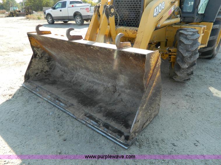 image for item H2358 2002 John Deere 410G backhoe