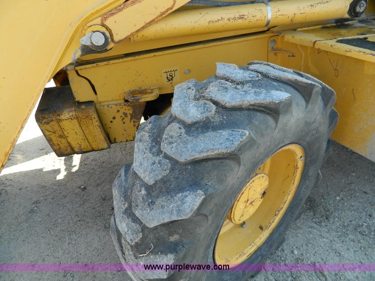 image for item H2358 2002 John Deere 410G backhoe