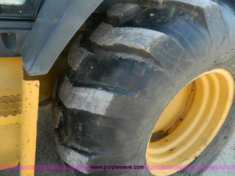 image for item H2358 2002 John Deere 410G backhoe