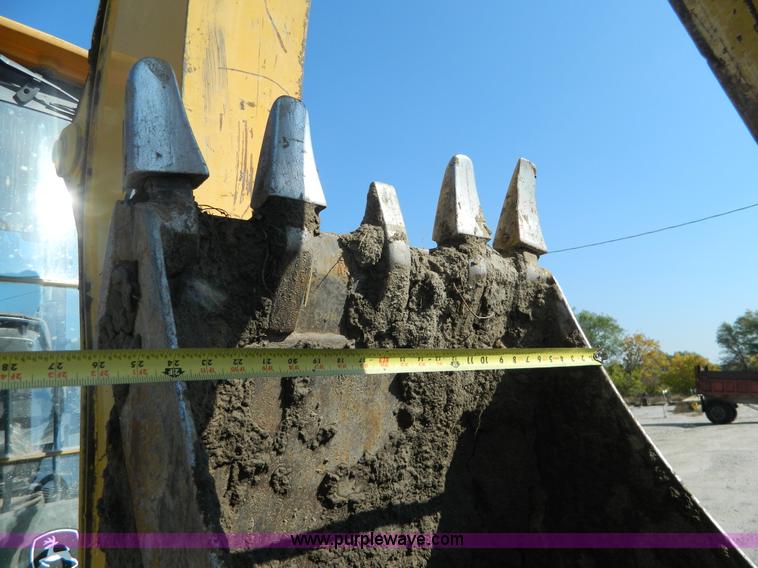 image for item H2358 2002 John Deere 410G backhoe