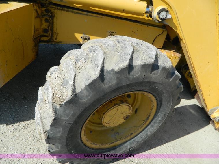 image for item H2358 2002 John Deere 410G backhoe