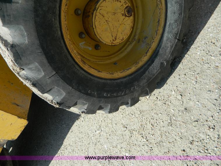 image for item H2358 2002 John Deere 410G backhoe