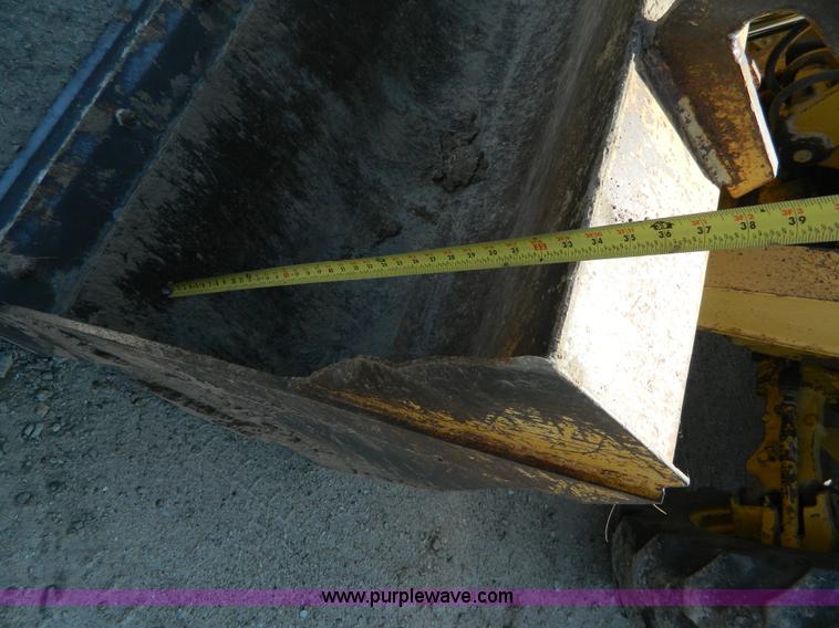 image for item H2358 2002 John Deere 410G backhoe