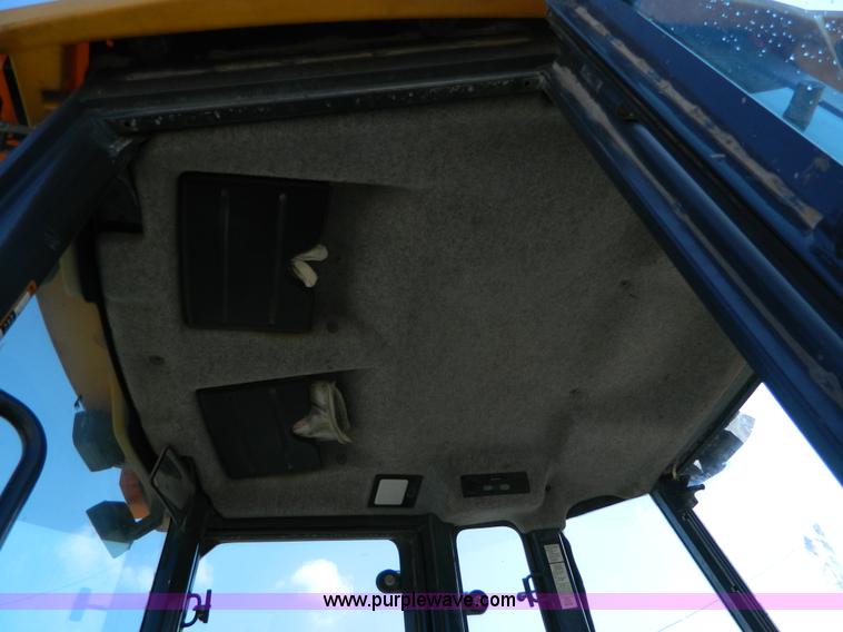 image for item H2358 2002 John Deere 410G backhoe