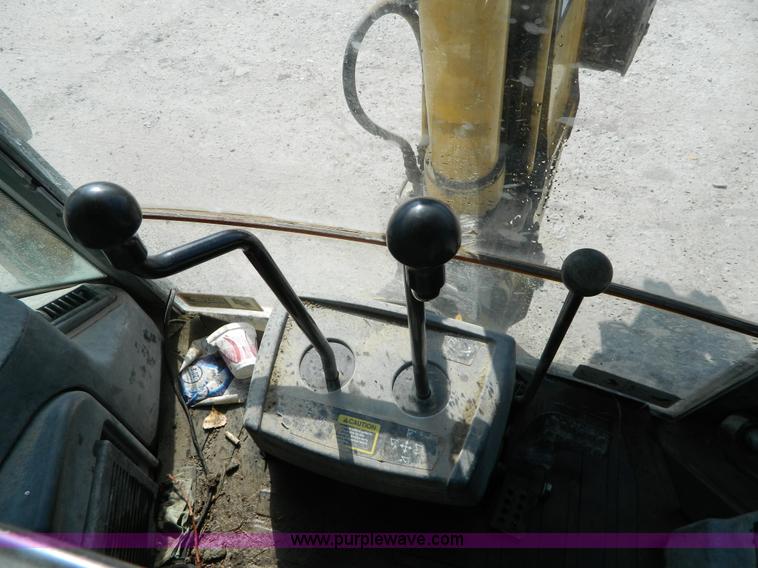 image for item H2358 2002 John Deere 410G backhoe