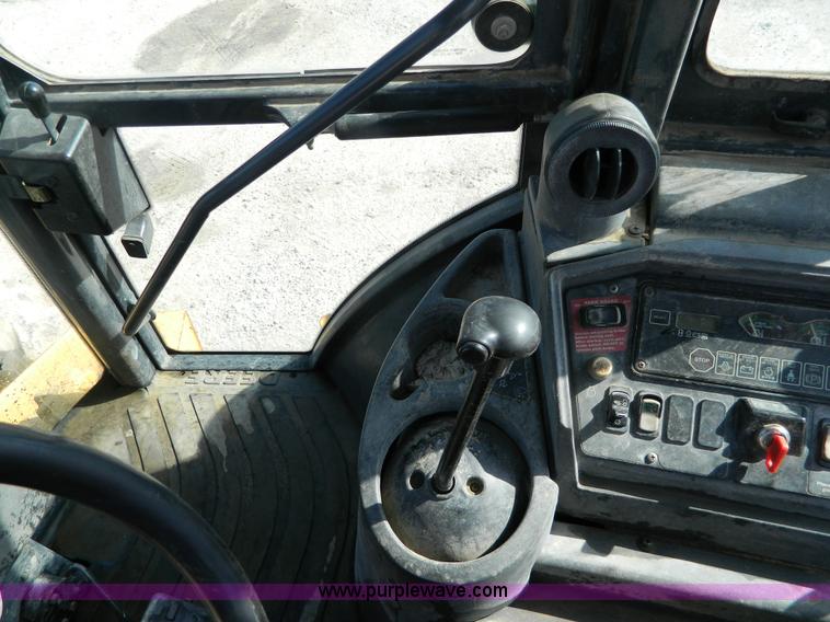 image for item H2358 2002 John Deere 410G backhoe