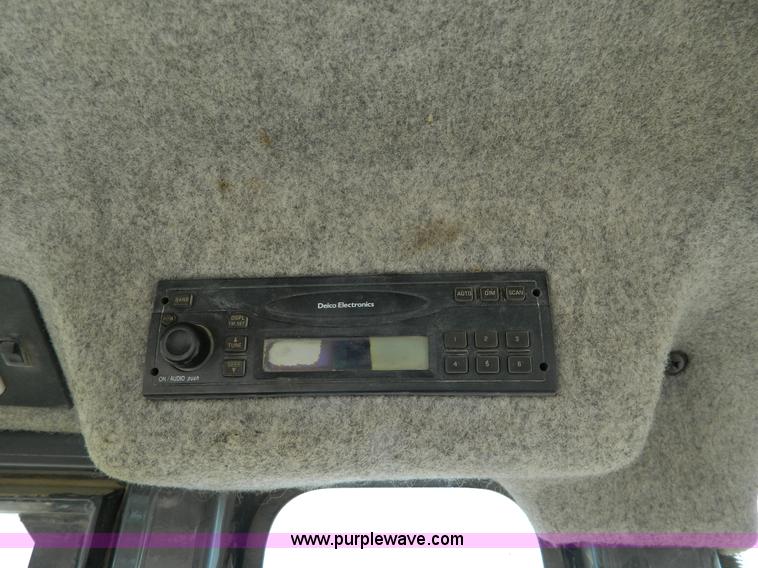 image for item H2358 2002 John Deere 410G backhoe