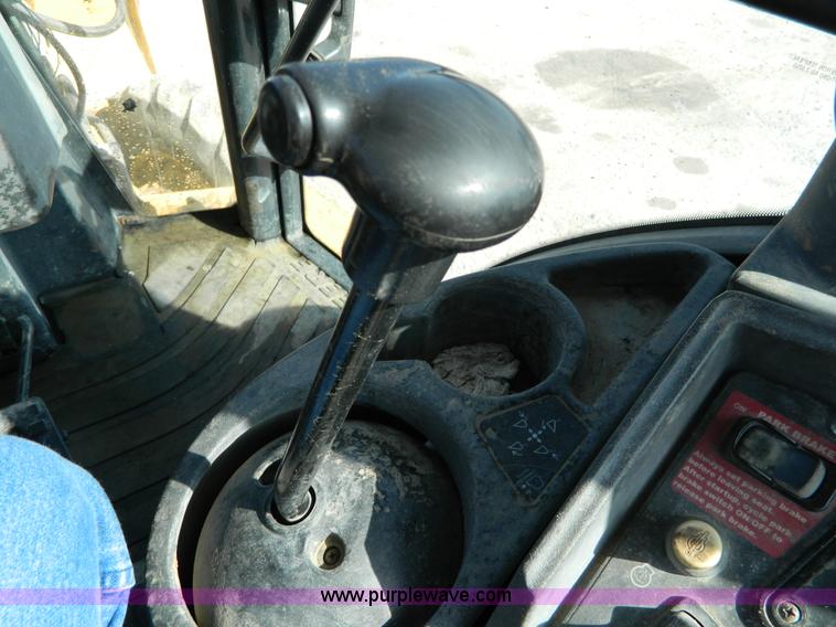 image for item H2358 2002 John Deere 410G backhoe