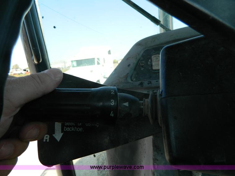 image for item H2358 2002 John Deere 410G backhoe