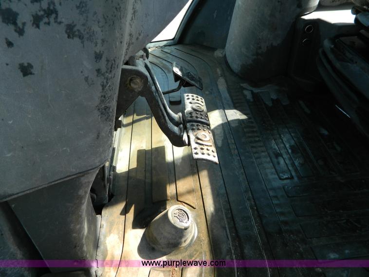 image for item H2358 2002 John Deere 410G backhoe