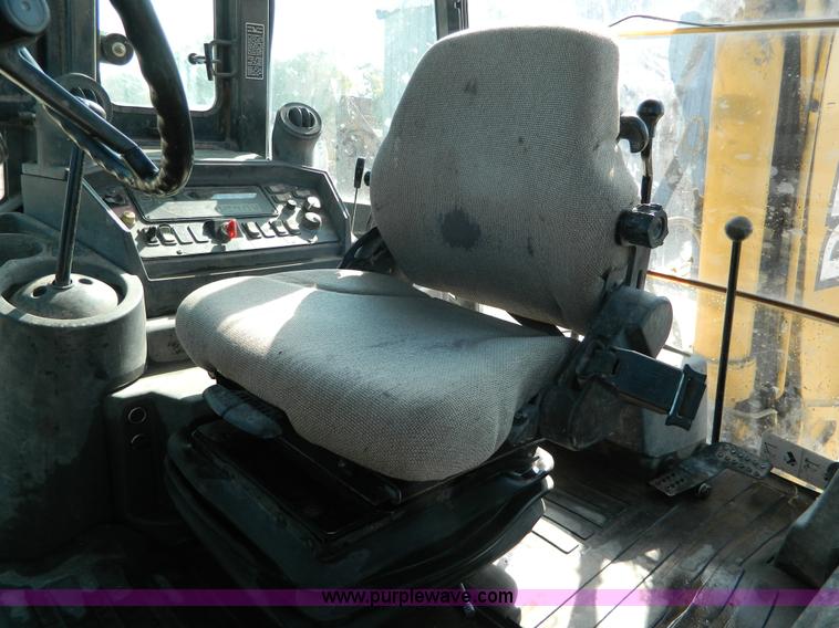 image for item H2358 2002 John Deere 410G backhoe