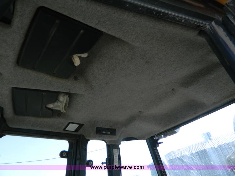 image for item H2358 2002 John Deere 410G backhoe