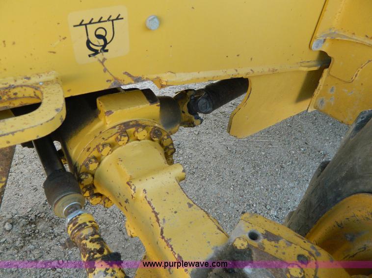 image for item H2358 2002 John Deere 410G backhoe