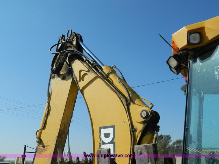 image for item H2358 2002 John Deere 410G backhoe