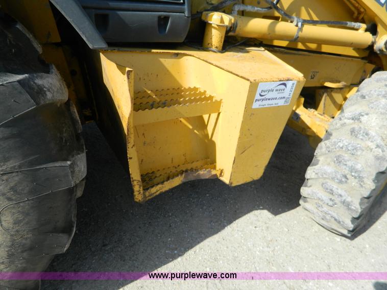 image for item H2358 2002 John Deere 410G backhoe