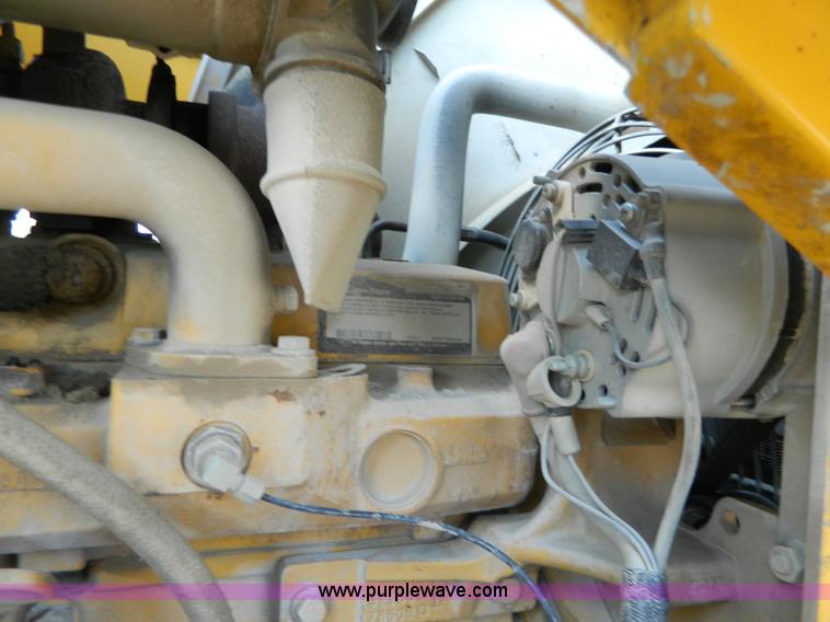 image for item H2358 2002 John Deere 410G backhoe