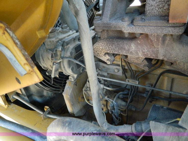 image for item H2358 2002 John Deere 410G backhoe