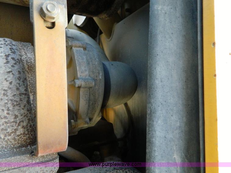 image for item H2358 2002 John Deere 410G backhoe