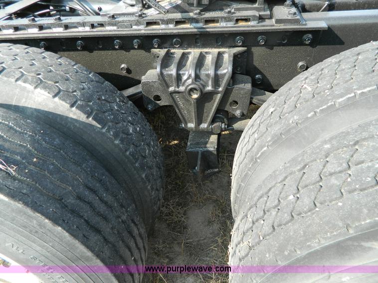 image for item H2363 1989 Volvo WIA semi truck