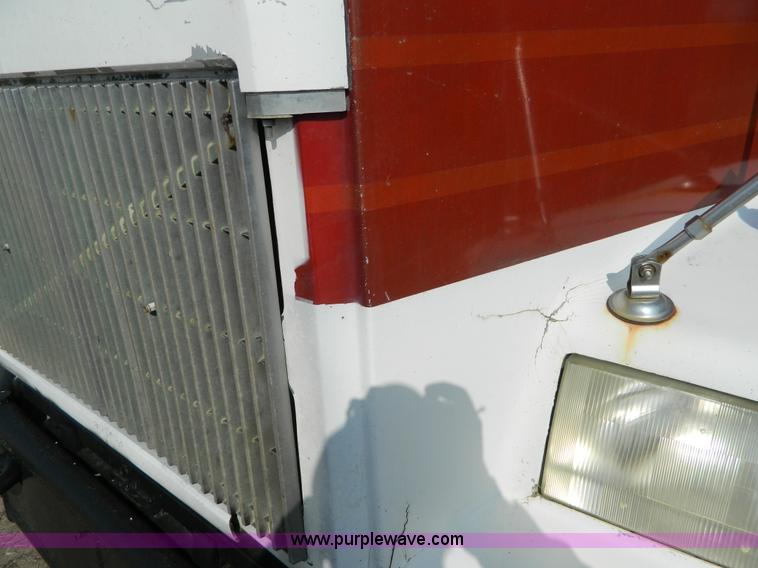 image for item H2363 1989 Volvo WIA semi truck