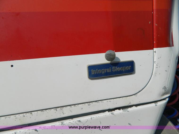 image for item H2363 1989 Volvo WIA semi truck