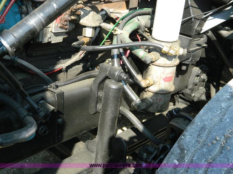 image for item H2363 1989 Volvo WIA semi truck