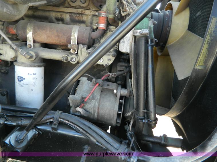 image for item H2363 1989 Volvo WIA semi truck