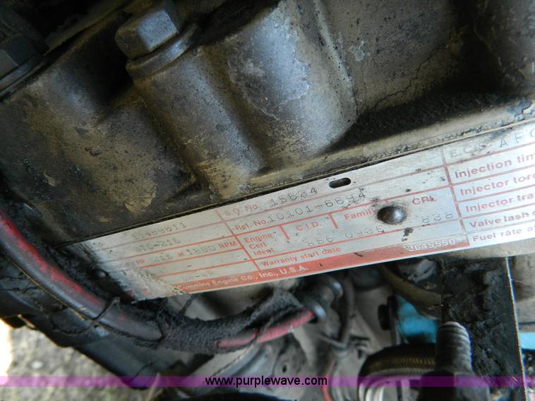 image for item H2363 1989 Volvo WIA semi truck