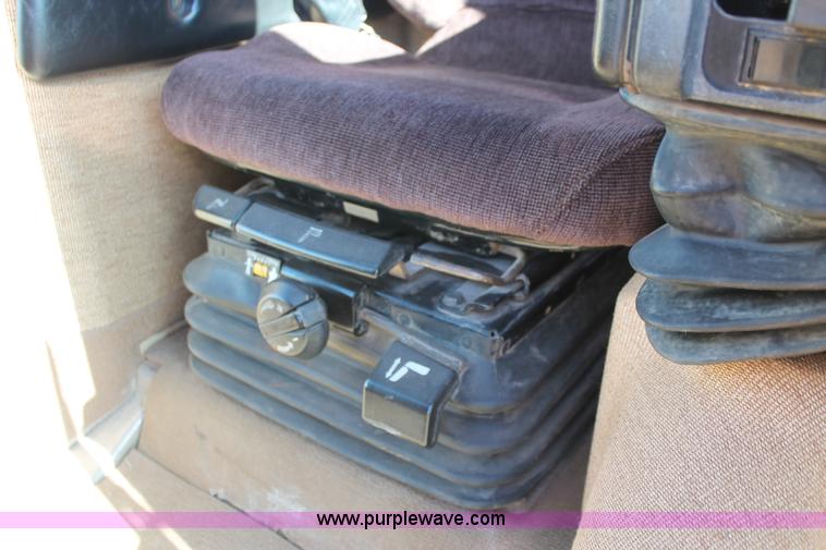 image for item H5508 1999 Caterpillar D6M LGP dozer