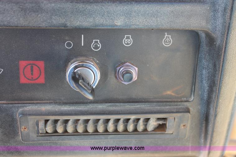 image for item H5508 1999 Caterpillar D6M LGP dozer