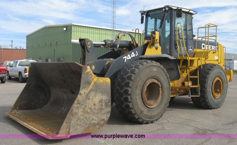 image for item H9378 2006 John Deere 744J wheel loader