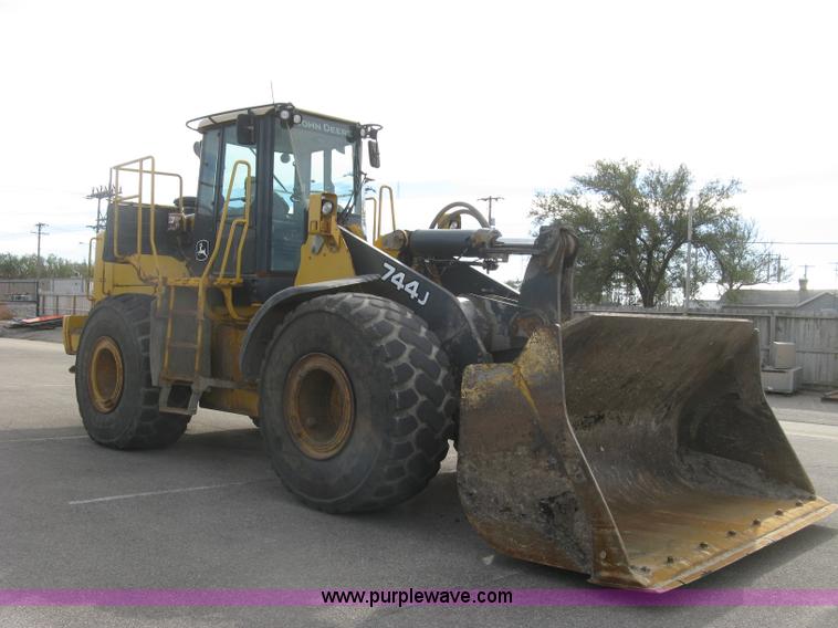 image for item H9378 2006 John Deere 744J wheel loader