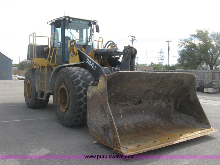 image for item H9378 2006 John Deere 744J wheel loader