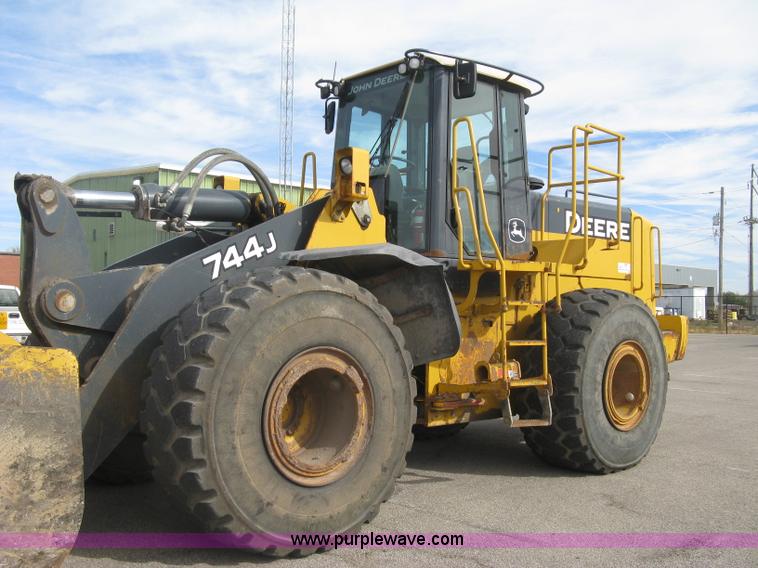 image for item H9378 2006 John Deere 744J wheel loader