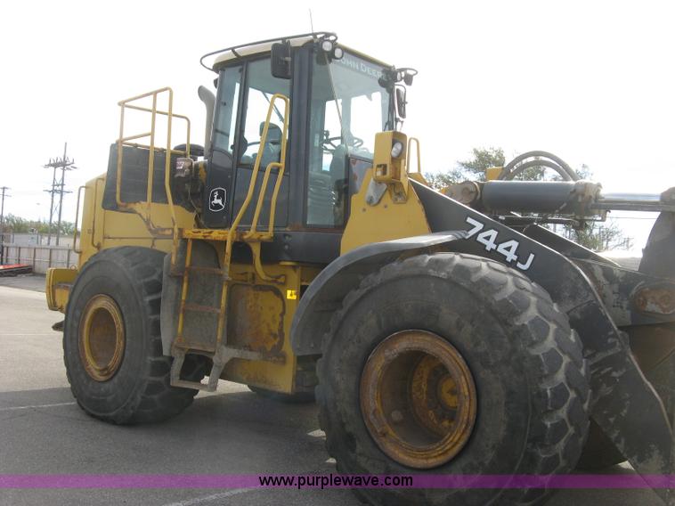 image for item H9378 2006 John Deere 744J wheel loader
