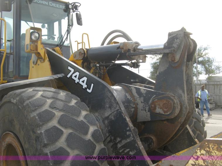 image for item H9378 2006 John Deere 744J wheel loader