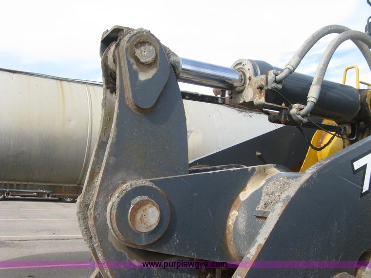 image for item H9378 2006 John Deere 744J wheel loader